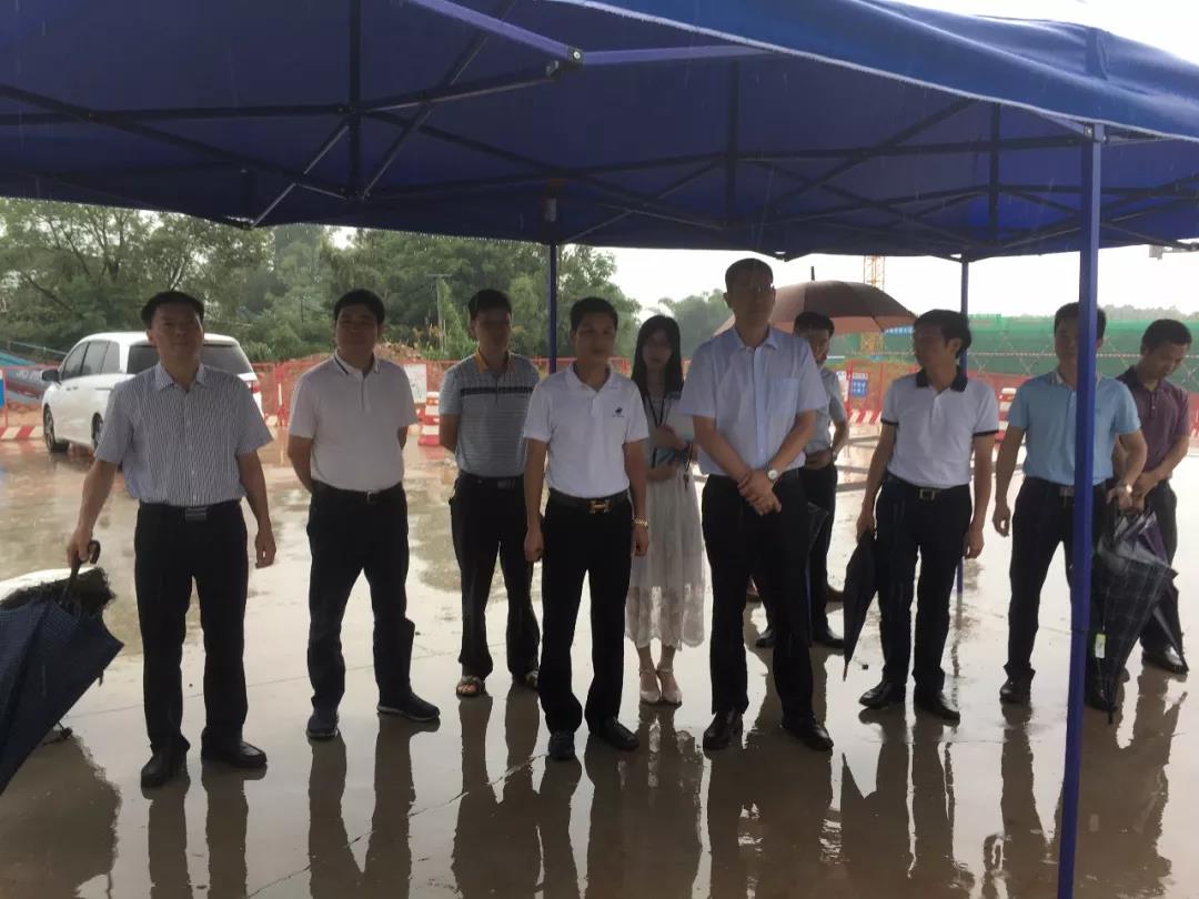 【物流園動態(tài)】河源市副市長邊立明、農(nóng)業(yè)局長葉發(fā)興等有關(guān)部門領(lǐng)導蒞臨綠然燈塔農(nóng)產(chǎn)品物流園調(diào)研